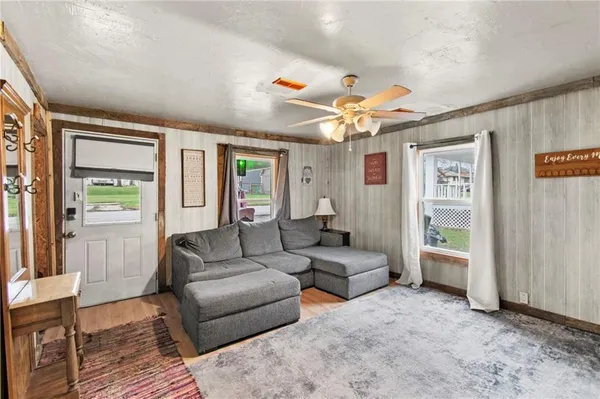 $134,900 | 616 East 3rd Street, Cameron, MO 64429