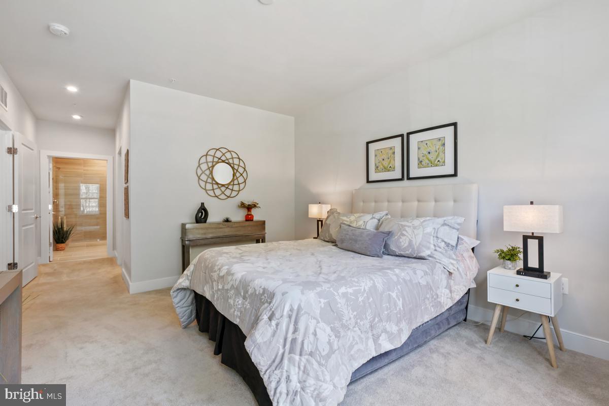 2319 Field Point Road, Unit 107 Herndon, VA 20171 - Photo 14 of 30 a bedroom with a bed and a lamp