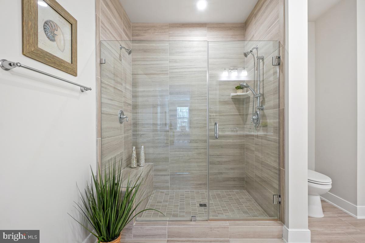 2319 Field Point Road, Unit 107 Herndon, VA 20171 - Photo 16 of 30 a bathroom with a shower