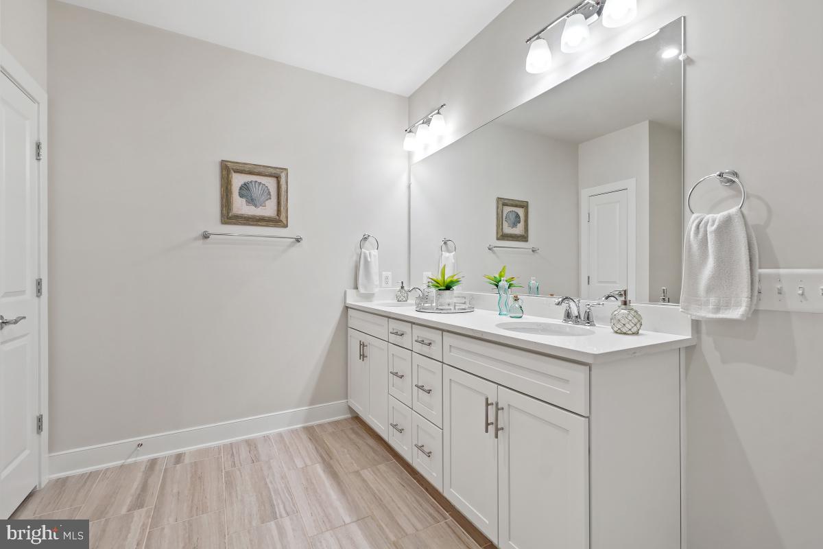 2319 Field Point Road, Unit 107 Herndon, VA 20171 - Photo 17 of 30 a bathroom with a sink and a mirror
