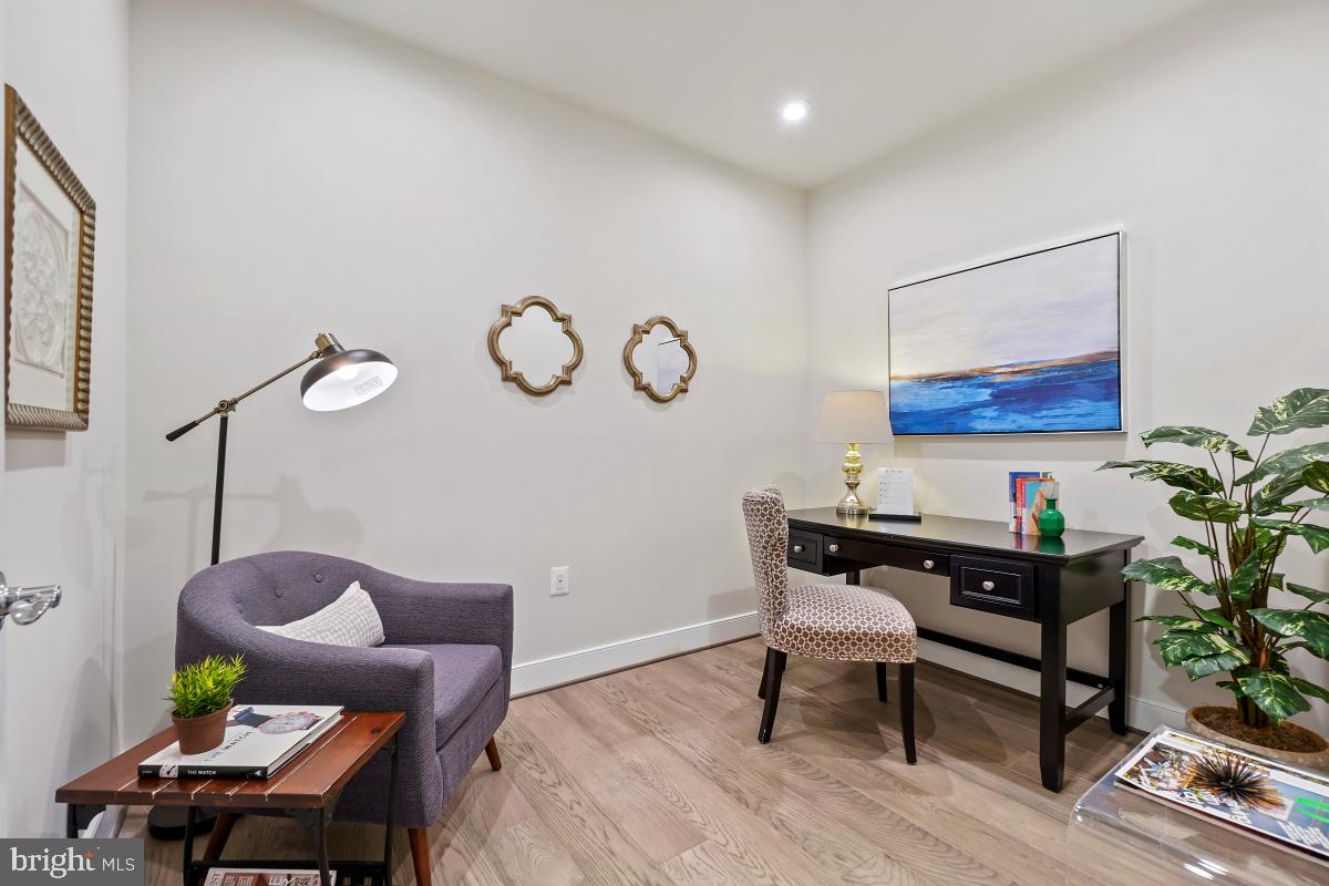 2319 Field Point Road, Unit 107 Herndon, VA 20171 - Photo 24 of 30 a living room with furniture and a potted plant