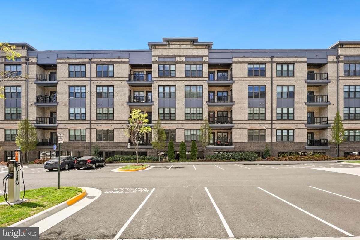 2319 Field Point Road, Unit 107 Herndon, VA 20171 - Photo 26 of 30 a view of a building with a street