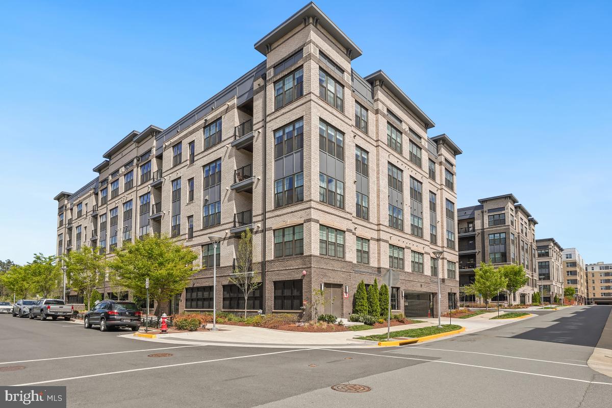 2319 Field Point Road, Unit 107 Herndon, VA 20171 - Photo 28 of 30 a view of a building and a street