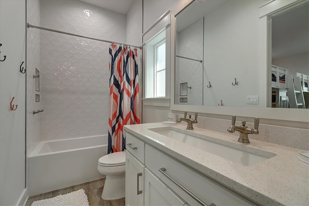 204 Round Road Port Aransas, TX 78373 - Photo 12 of 33 a bathroom with a sink a toilet and shower