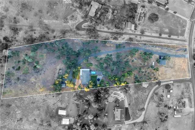 a view of entryway with outdoor space