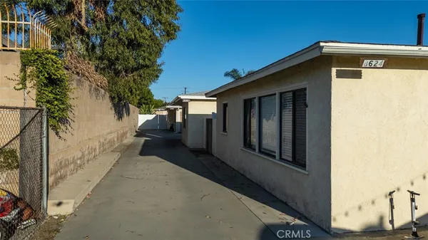 a view of a house with a backyard