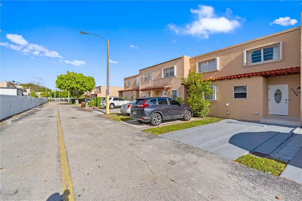 $279,900 | 1705 West 57th Street, Unit 506, Hialeah, FL 33012