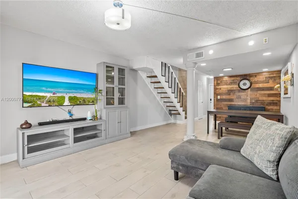 $279,900 | 1705 West 57th Street, Unit 506, Hialeah, FL 33012