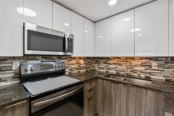 $279,900 | 1705 West 57th Street, Unit 506, Hialeah, FL 33012