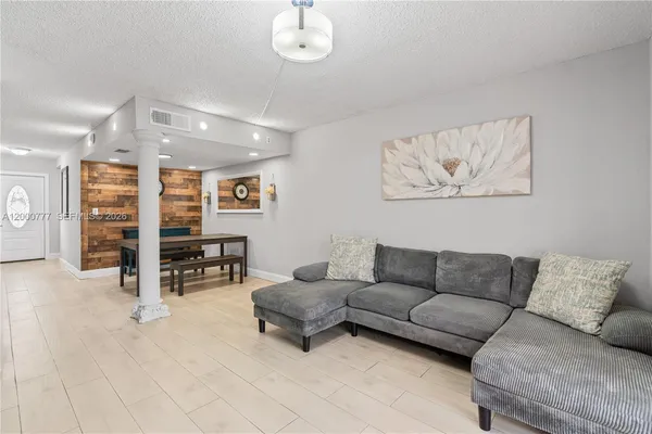 $279,900 | 1705 West 57th Street, Unit 506, Hialeah, FL 33012