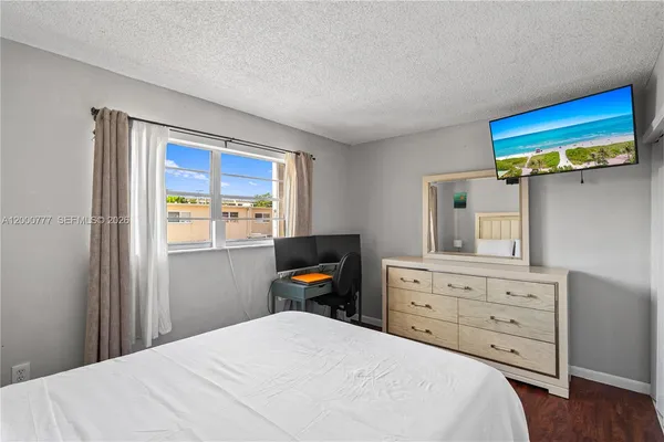 $279,900 | 1705 West 57th Street, Unit 506, Hialeah, FL 33012