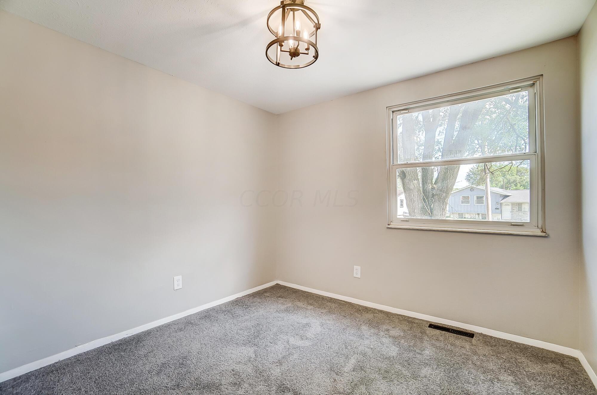 3382 Binbrook Road North Columbus, OH 43227 - Photo 24 of 40 030
