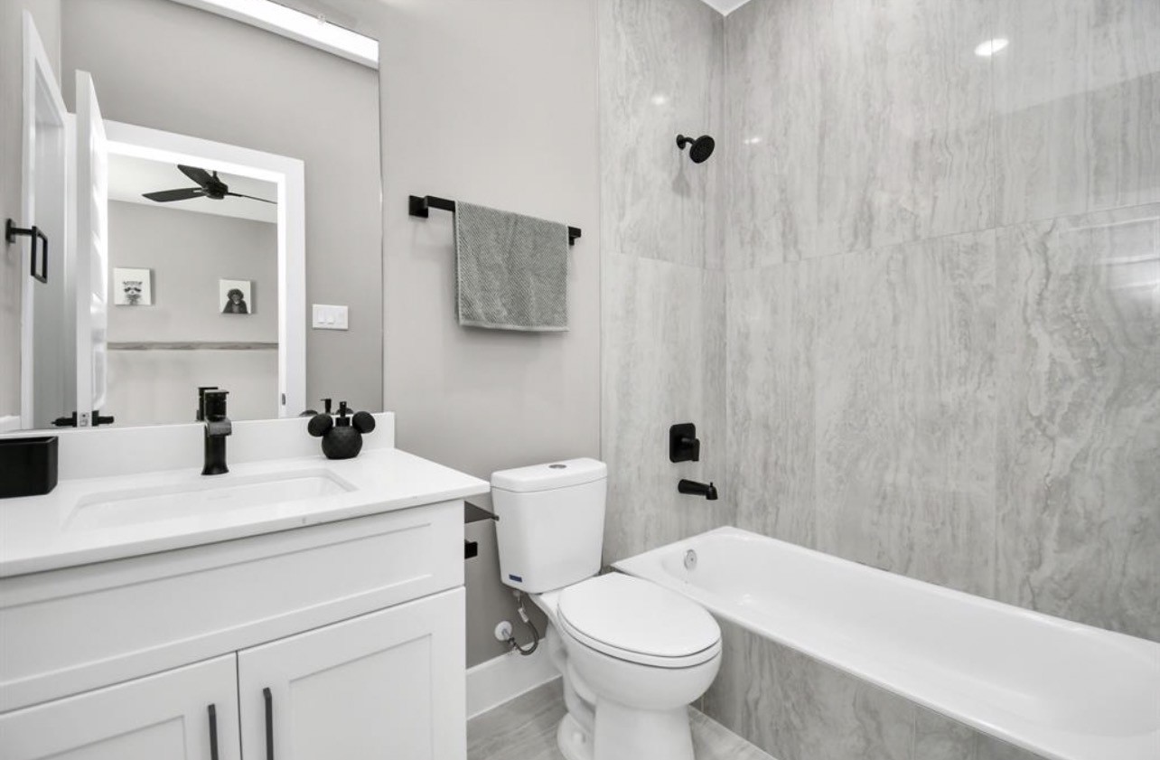 316 Thornton Road, Unit E Houston, TX 77018 - Photo 17 of 19
