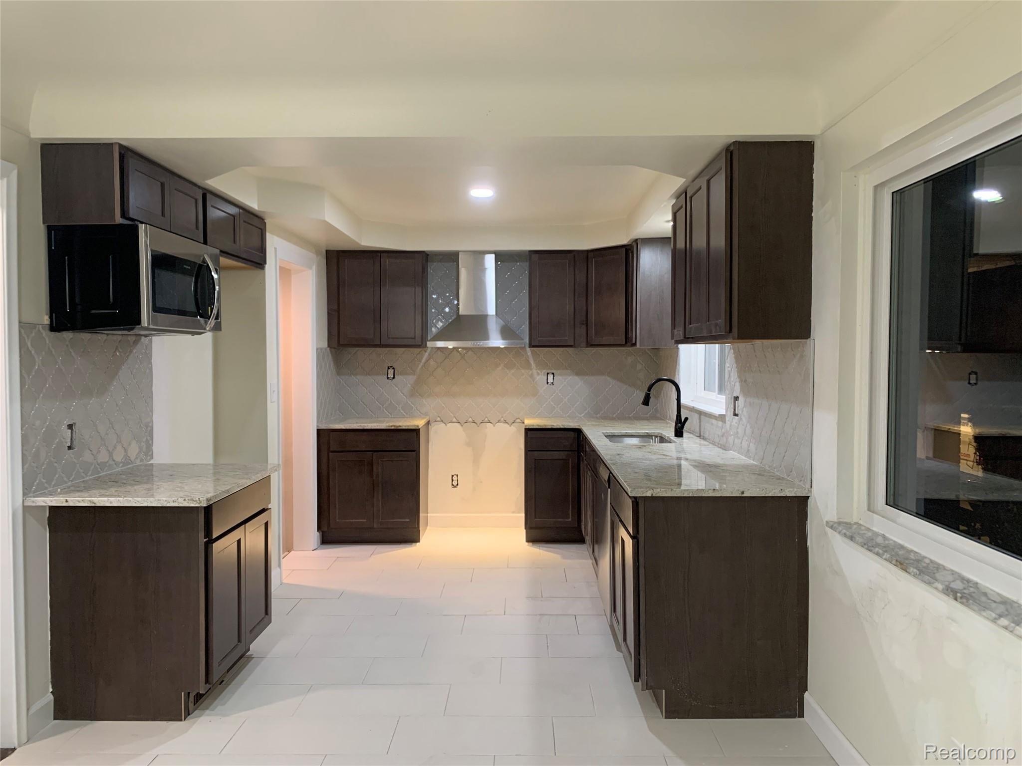 27269 Jean Road Warren, MI 48093 - Photo 4 of 12 tempImageStp81C.jpg