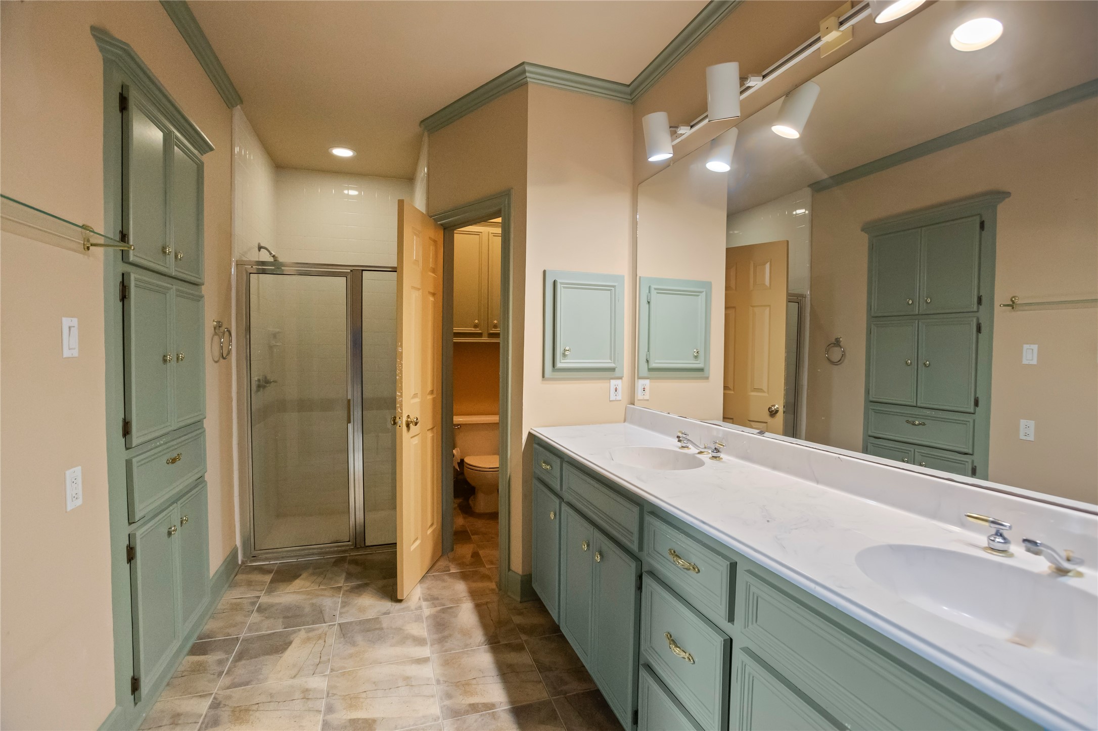22916 East Martin Drive Porter, TX 77365 - Photo 23 of 43 a spacious bathroom with a shower sink and mirror
