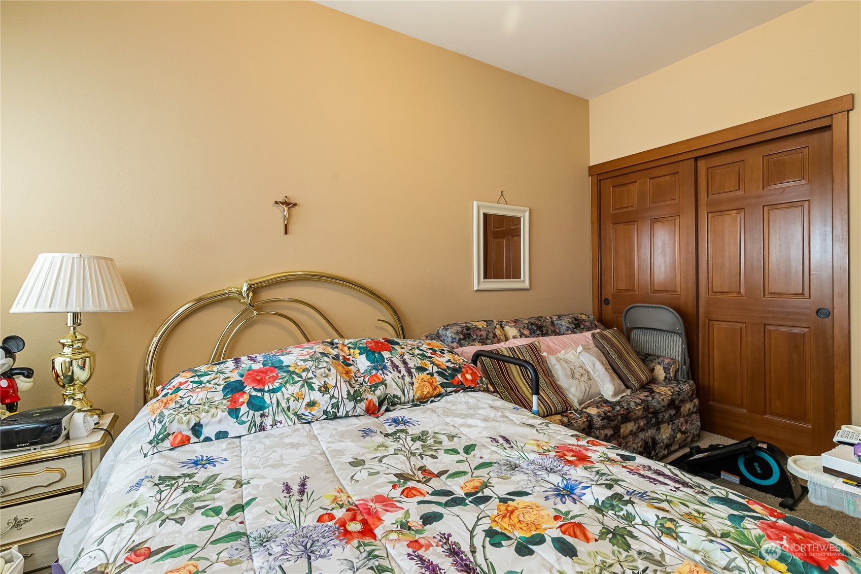 1524 Westview Circle Lynden, WA 98264 - Photo 17 of 30 a bedroom with a bed and a dresser