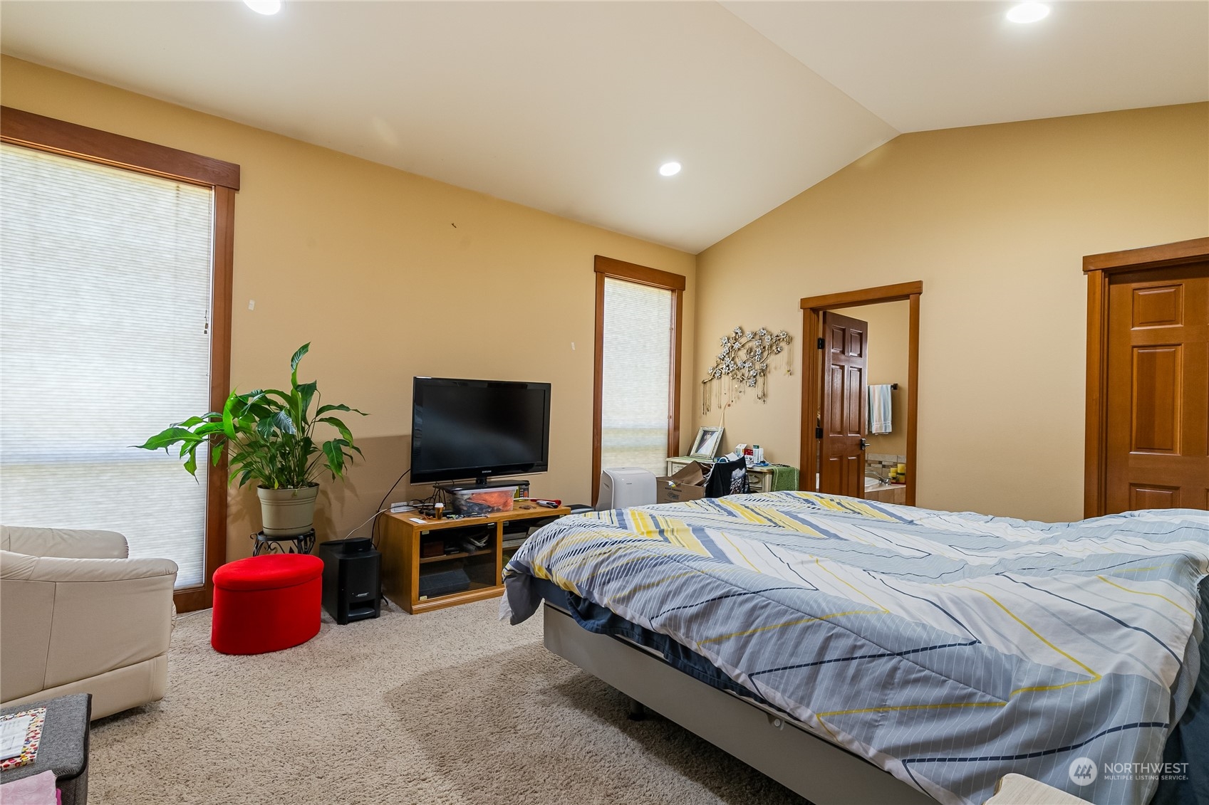 1524 Westview Circle Lynden, WA 98264 - Photo 21 of 30 a bedroom with a bed and a potted plant