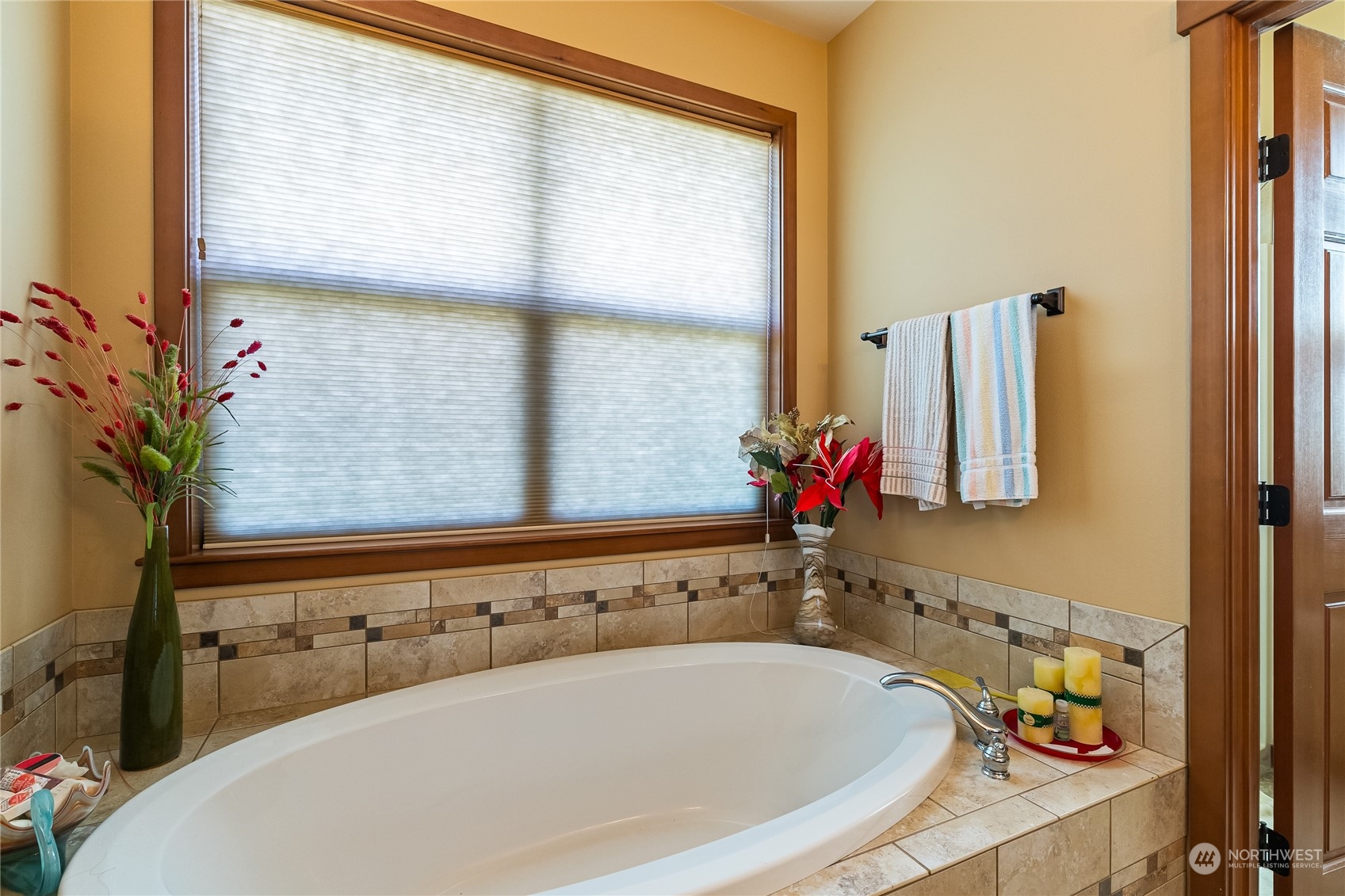 1524 Westview Circle Lynden, WA 98264 - Photo 25 of 30 a bath tub sitting next to a bathroom sink
