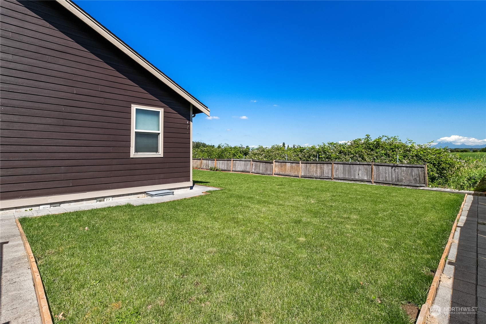 1524 Westview Circle Lynden, WA 98264 - Photo 28 of 30 a backyard of a house with lots of green space