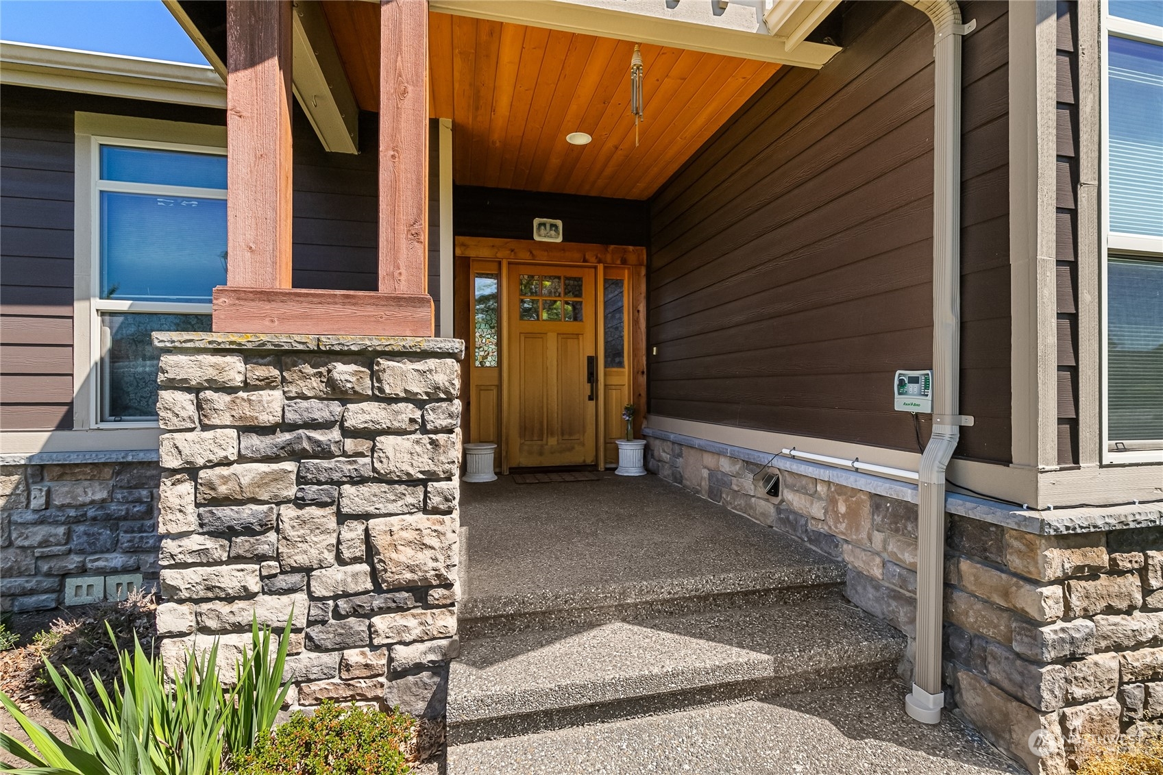 1524 Westview Circle Lynden, WA 98264 - Photo 4 of 30 a front view of a house with a garage