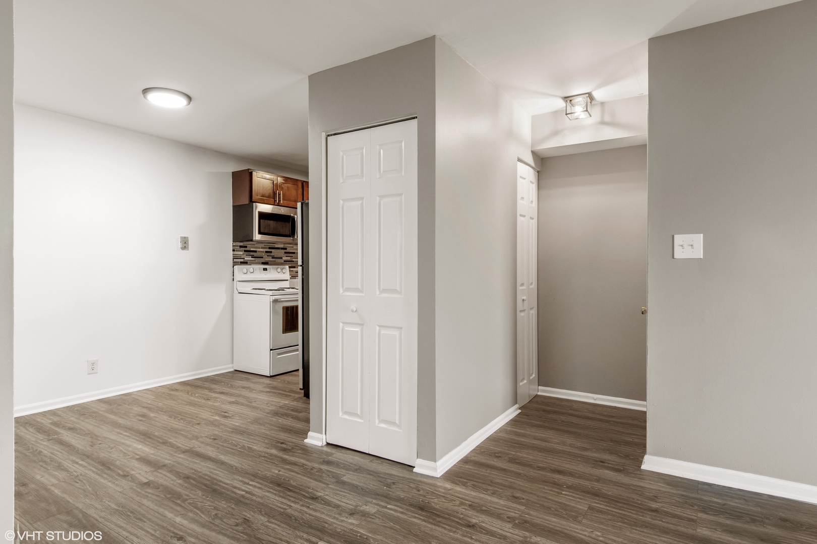 2300 Light Road, Unit 207 Oswego, IL 60543 - Photo 3 of 10