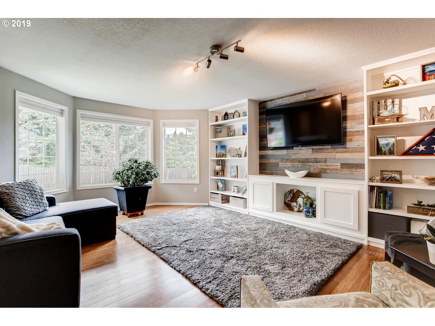 11578 Parrish Road Oregon City, OR 97045 - Photo 3 of 22 a living room with furniture and a flat screen tv