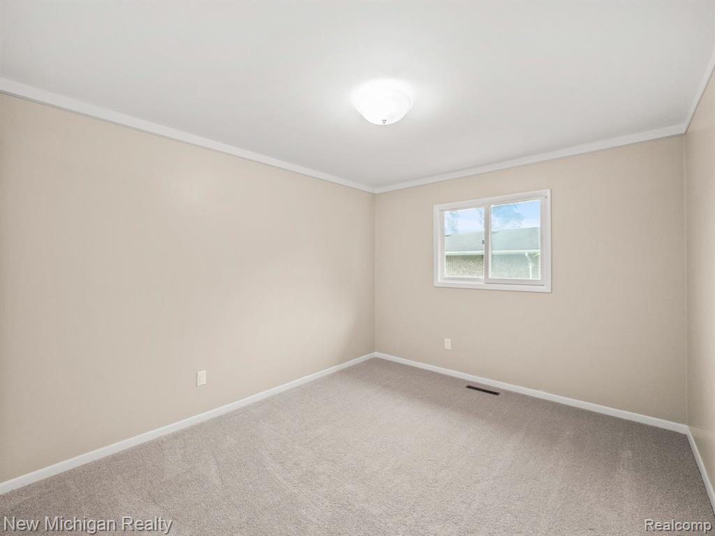 29617 Geraldine Road Farmington Hills, MI 48336 - Photo 17 of 25
