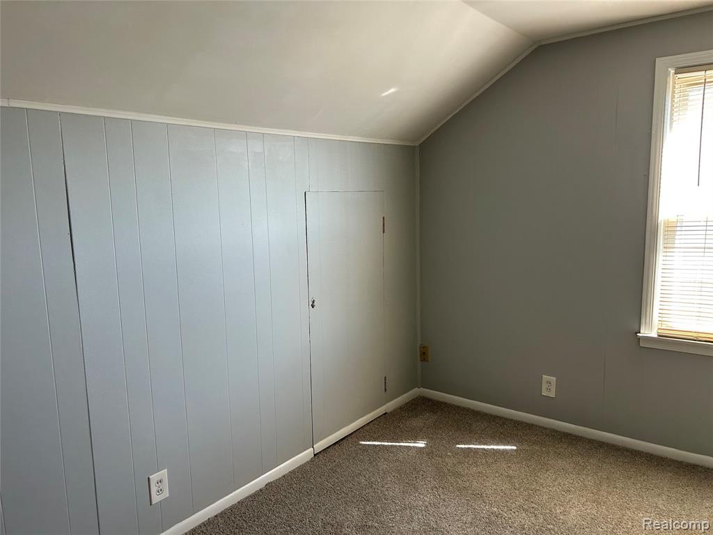 7546 Sterling Street Center Line, MI 48015 - Photo 17 of 29