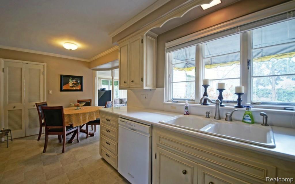 611 Hampton Road Grosse Pointe, MI 48236 - Photo 6 of 26 10-photo-web-1680x1050-184205.jpg