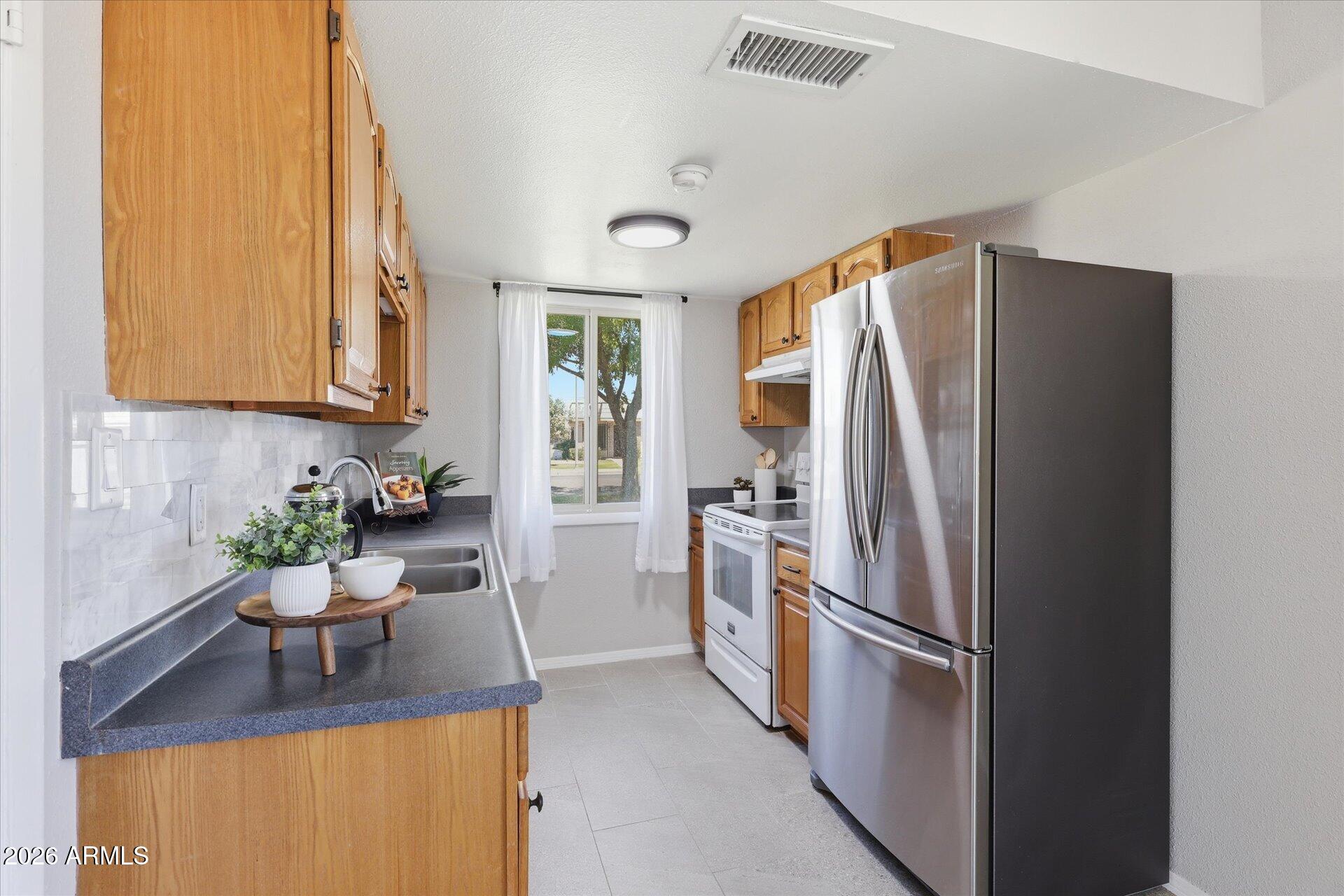 1006 East Redfield Road Tempe, AZ 85283 - Photo 13 of 42