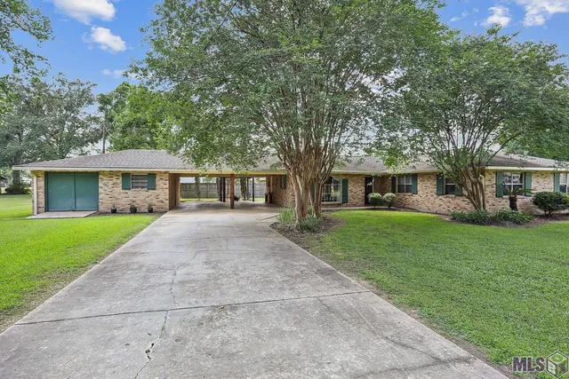 $319,900 | 13509 Joe Gautreaux Road, Gonzales, LA 70737