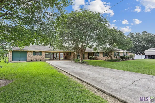 $319,900 | 13509 Joe Gautreaux Road, Gonzales, LA 70737