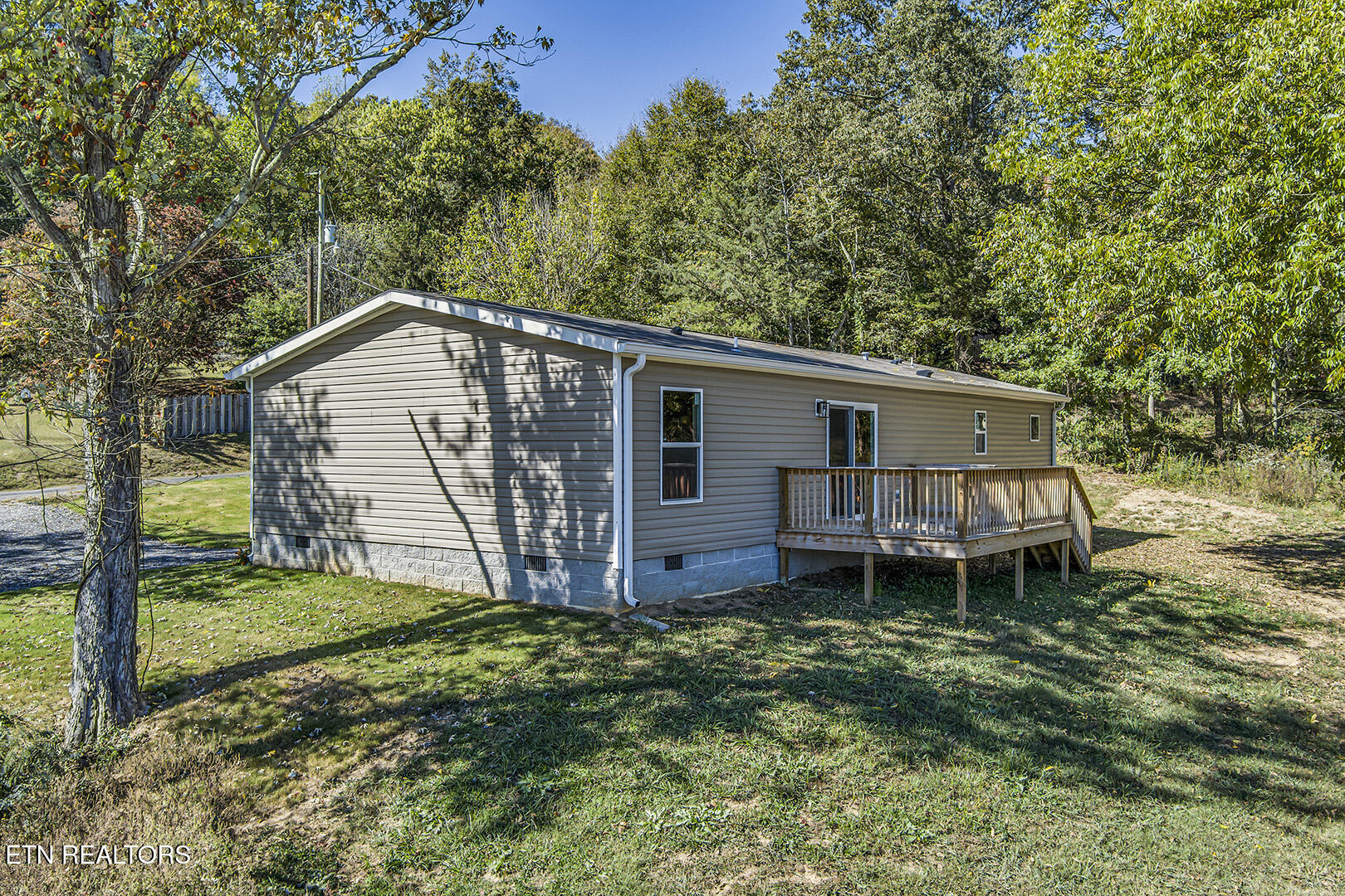 722 Posey Road Etowah, TN 37331 - Photo 11 of 52 45_PoseyRoad_722_BackRightEyeLevel