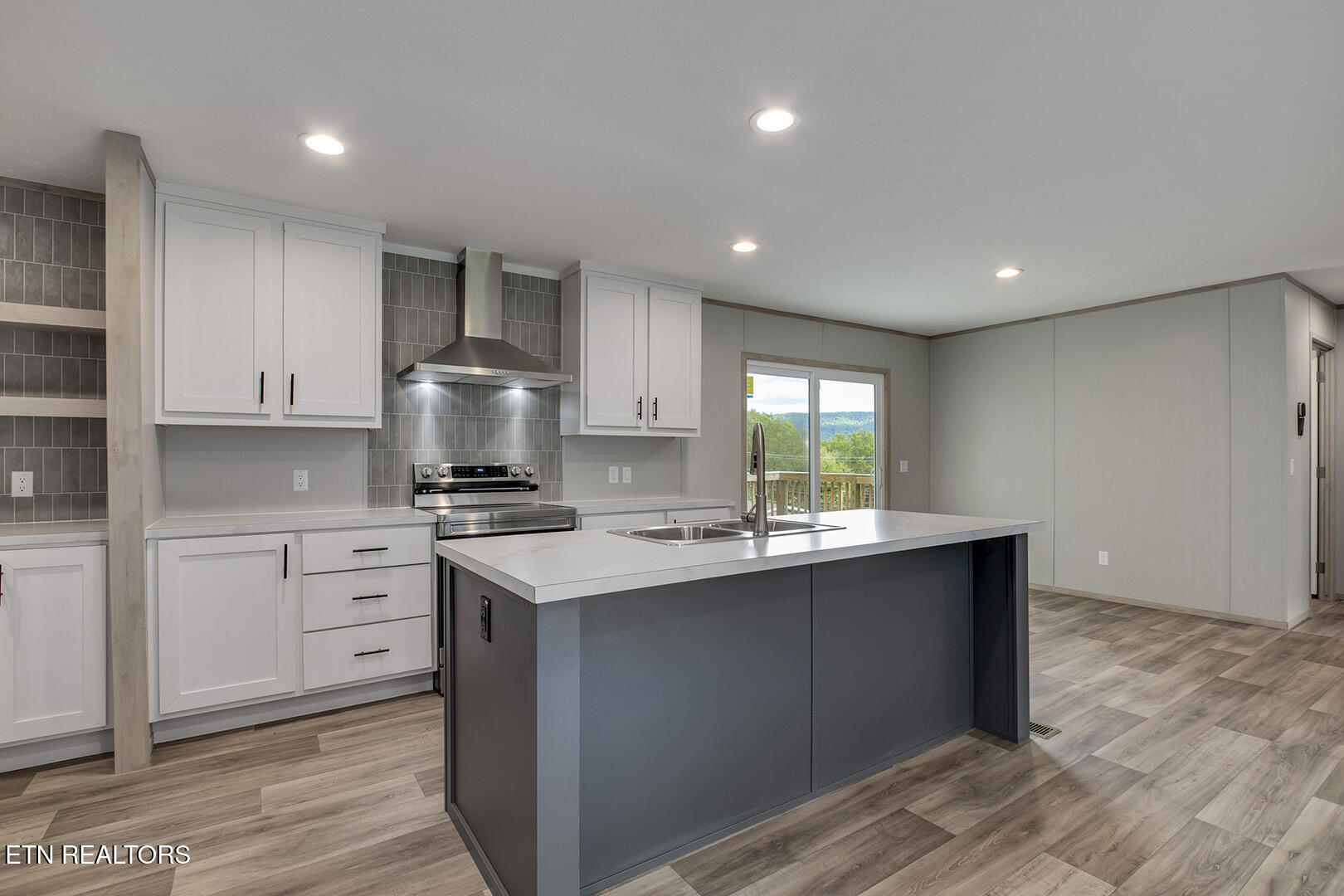 722 Posey Road Etowah, TN 37331 - Photo 22 of 52 11_PoseyRoad_722_BreakfastBar01