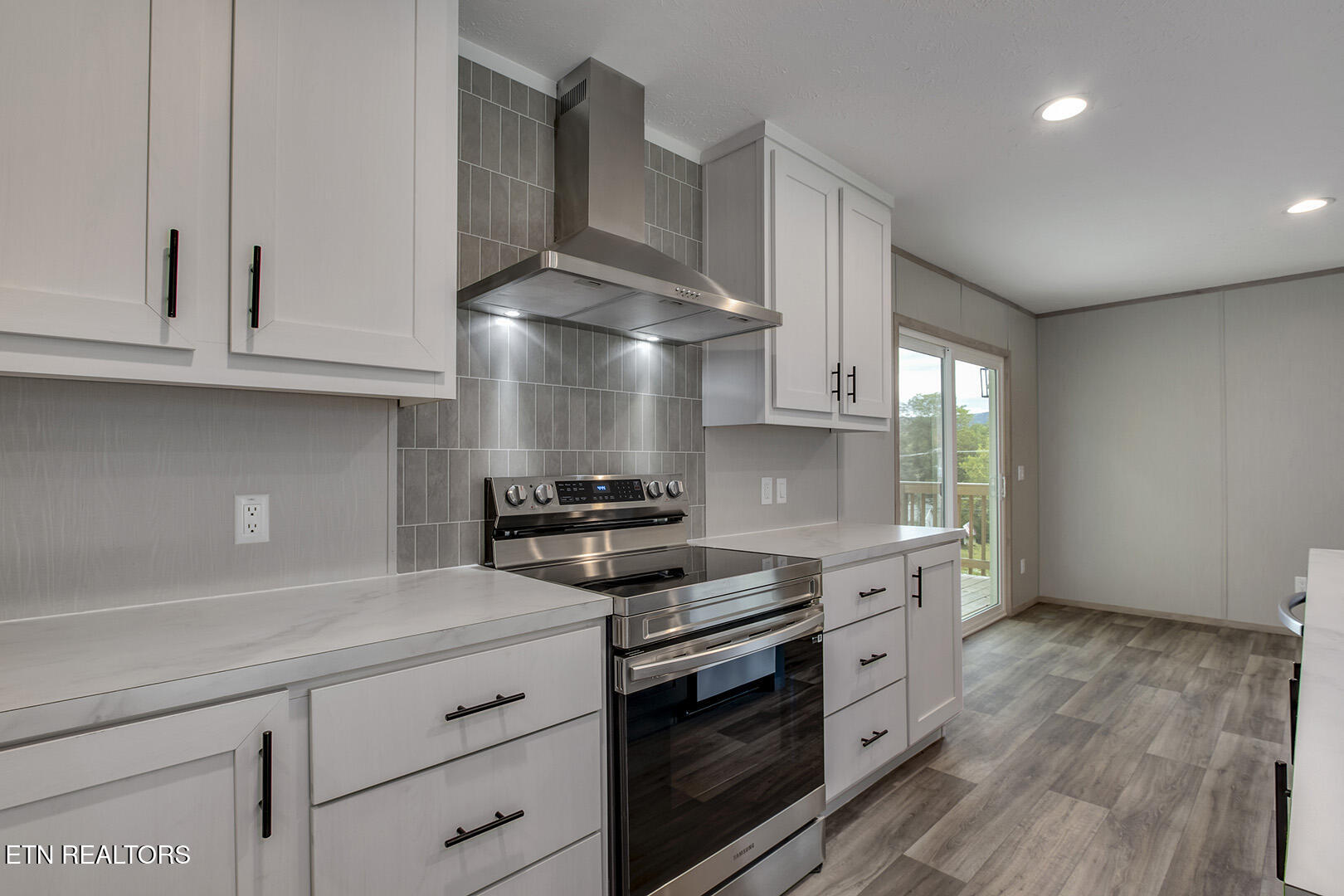 722 Posey Road Etowah, TN 37331 - Photo 23 of 52 12_PoseyRoad_722_Kitchen01