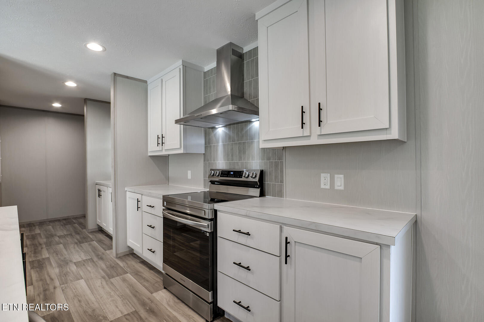 722 Posey Road Etowah, TN 37331 - Photo 25 of 52 14_PoseyRoad_722_Kitchen02