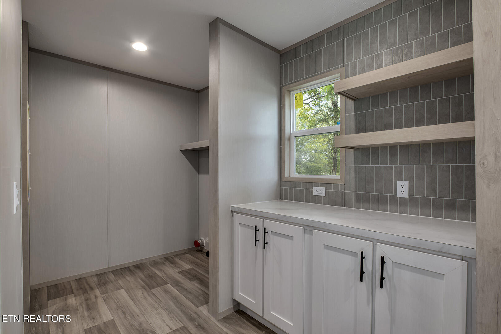 722 Posey Road Etowah, TN 37331 - Photo 27 of 52 16_PoseyRoad_722_ButlersPantry