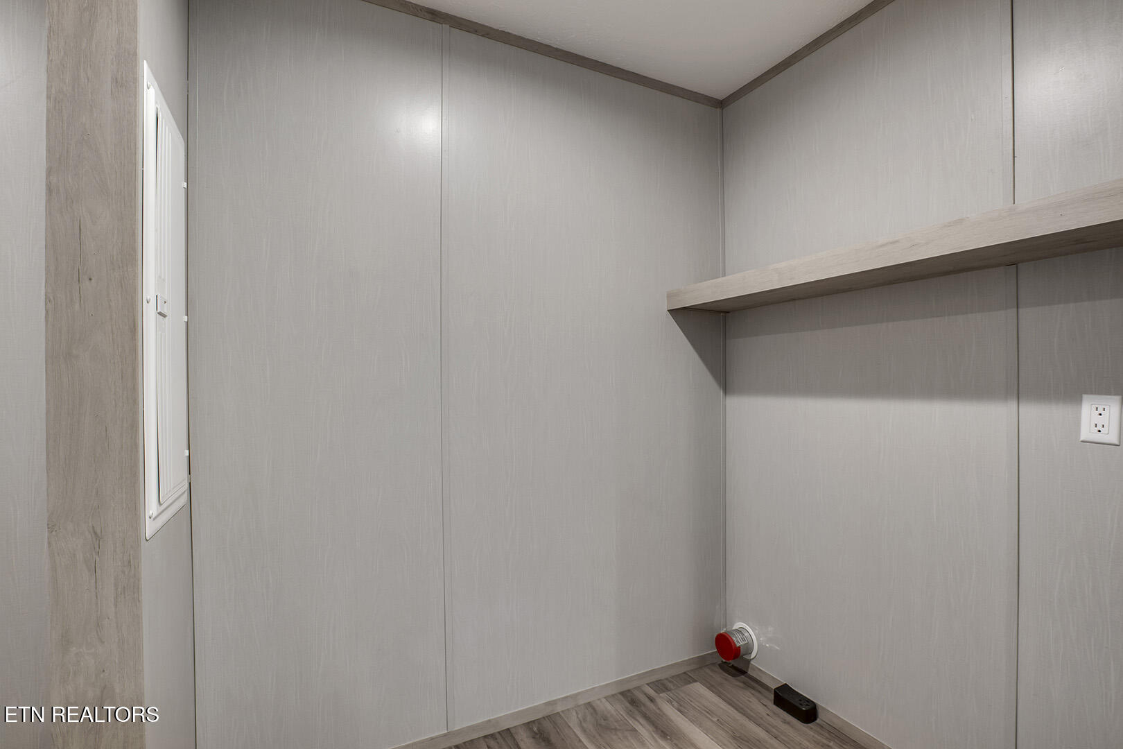 722 Posey Road Etowah, TN 37331 - Photo 28 of 52 17_PoseyRoad_722_Laundry