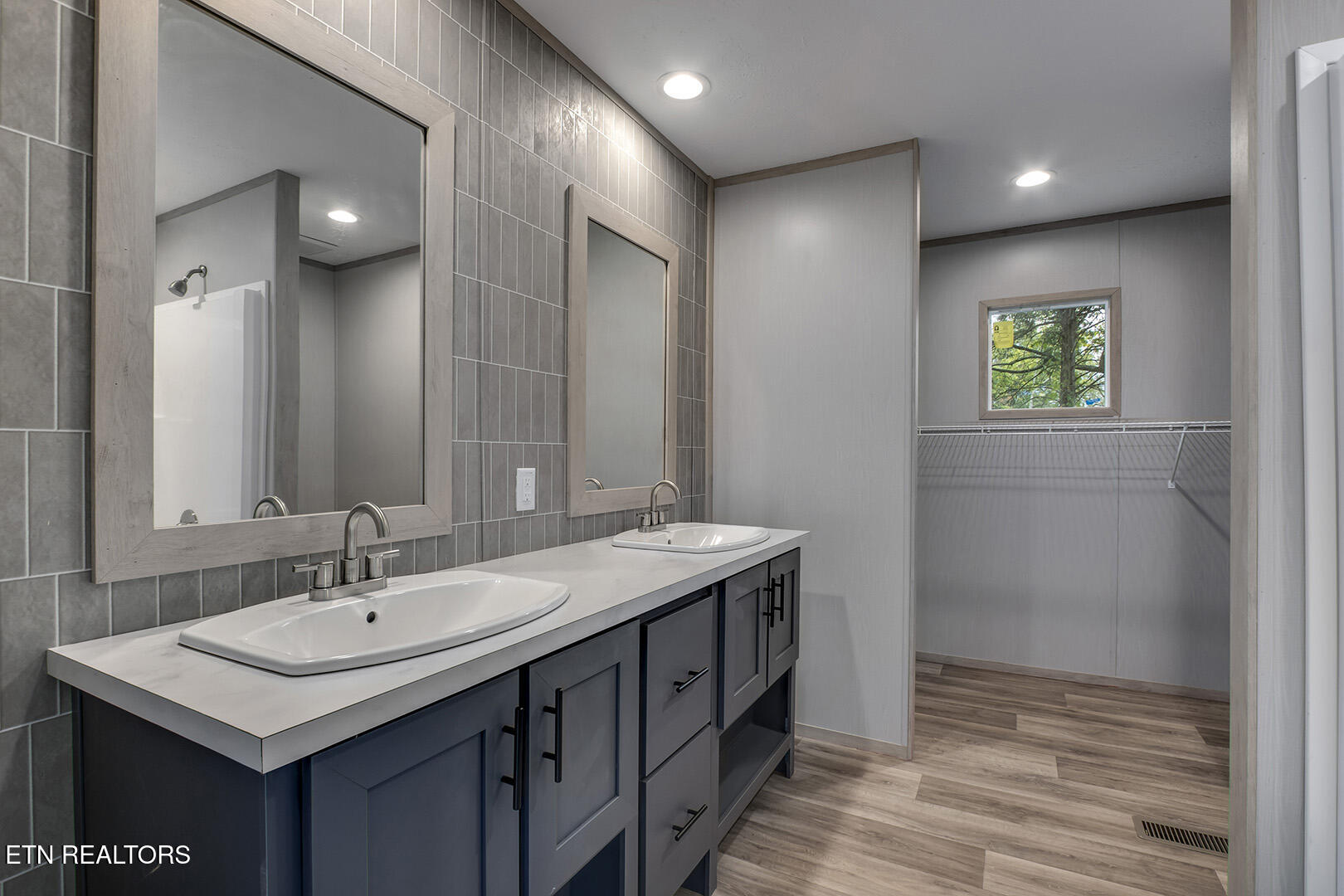 722 Posey Road Etowah, TN 37331 - Photo 38 of 52 28_PoseyRoad_722_MasterBath01