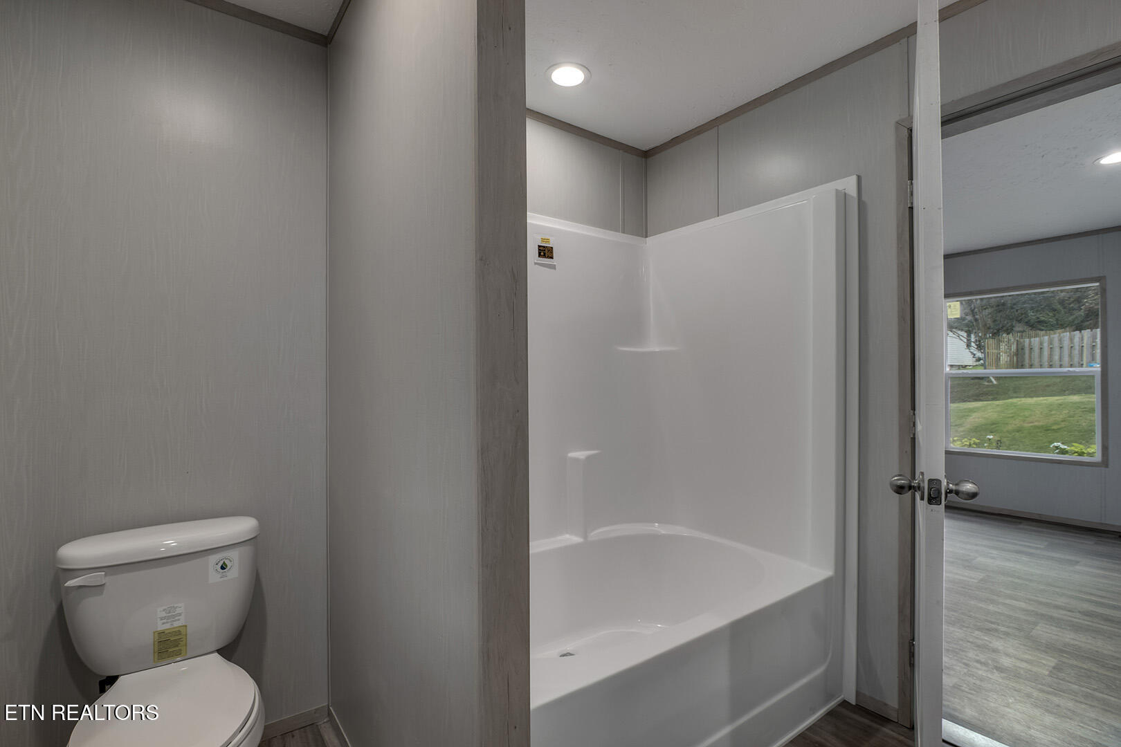 722 Posey Road Etowah, TN 37331 - Photo 40 of 52 30_PoseyRoad_722_MasterBath02