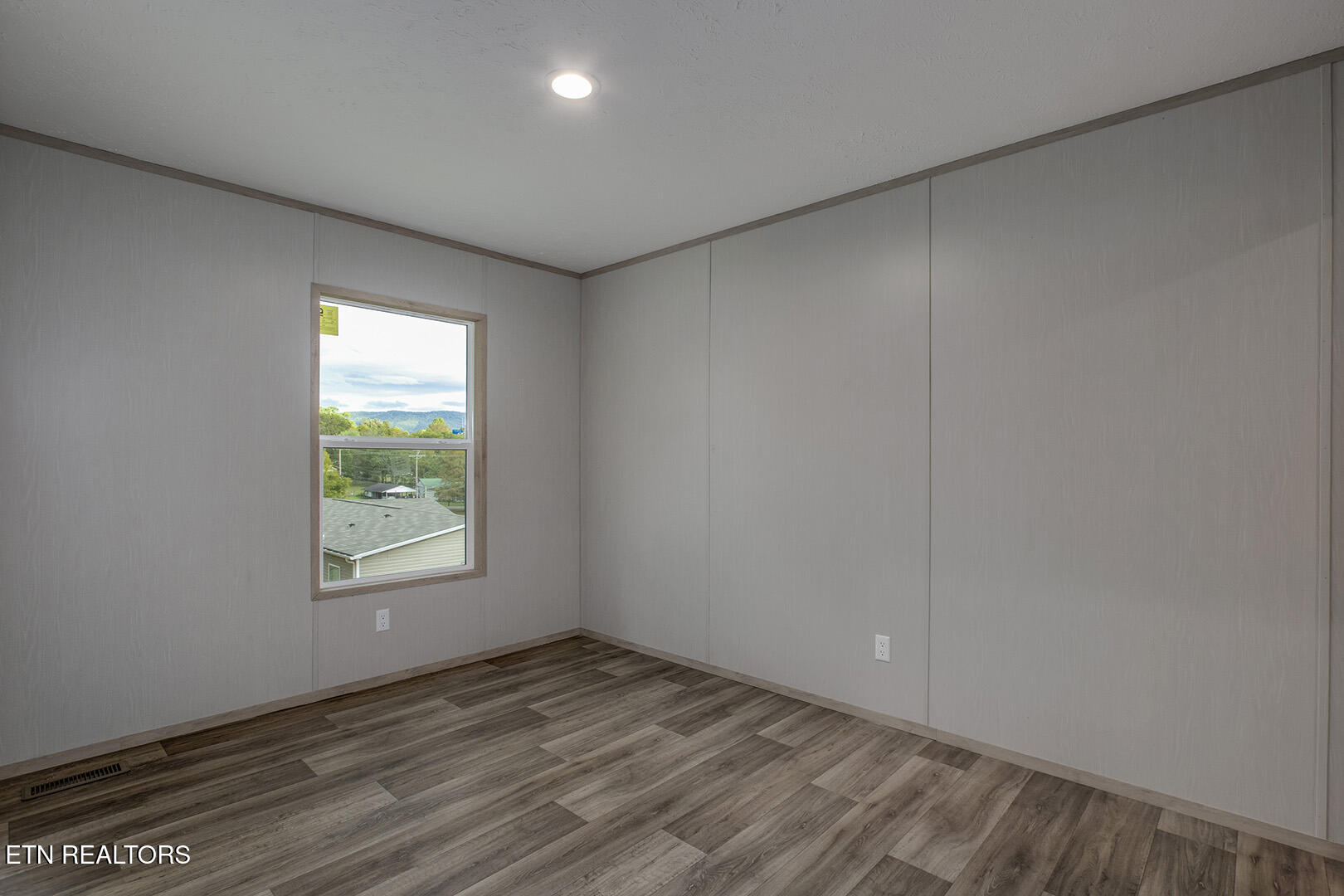 722 Posey Road Etowah, TN 37331 - Photo 48 of 52 38_PoseyRoad_722_Bedroom3_01