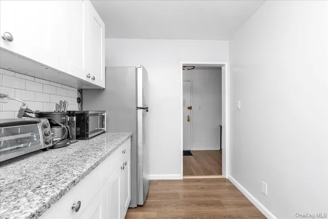 $215,000 | 209-10 41st Avenue, Unit 3R | Bayside