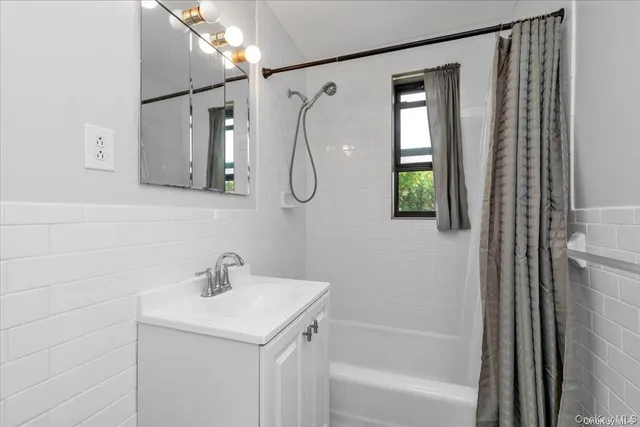 $215,000 | 209-10 41st Avenue, Unit 3R | Bayside