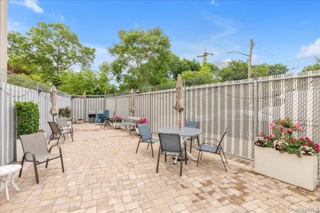 $215,000 | 209-10 41st Avenue, Unit 3R | Bayside