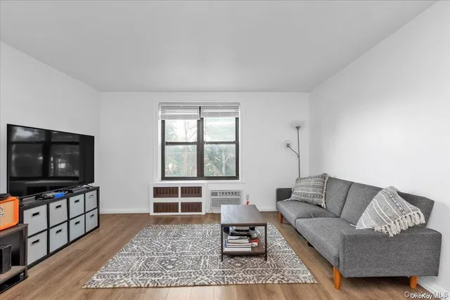 $215,000 | 209-10 41st Avenue, Unit 3R | Bayside