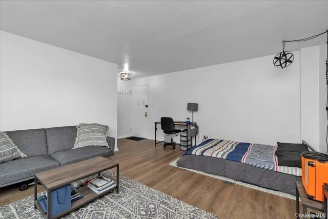 $215,000 | 209-10 41st Avenue, Unit 3R | Bayside