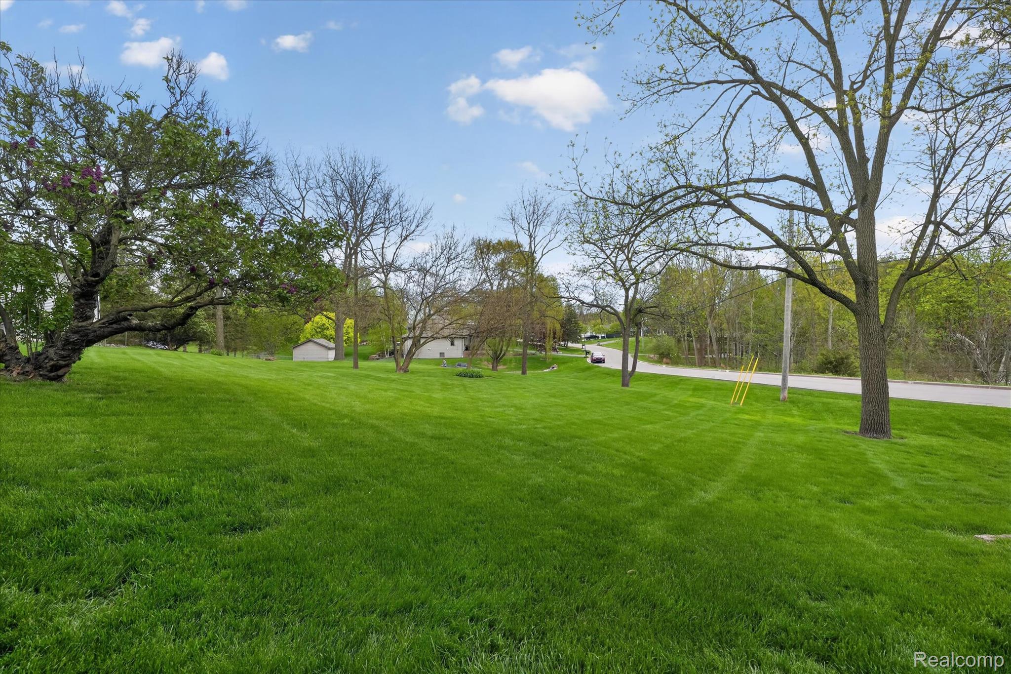 12409 Fenton Road Fenton, MI 48430 - Photo 40 of 61 View of grassy yard
