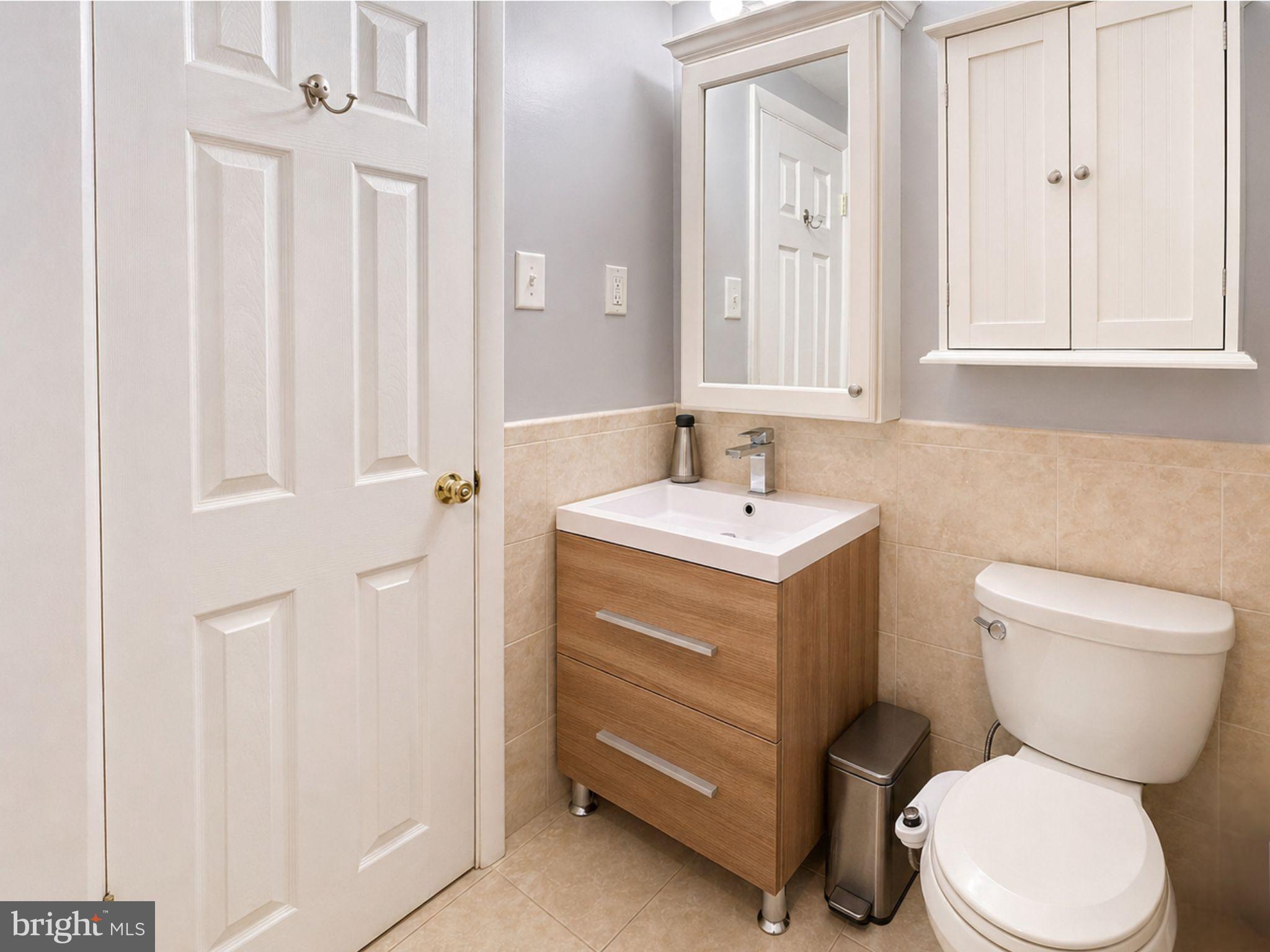 7 Rockford Road, Unit F1 Wilmington, DE 19806 - Photo 6 of 16 a bathroom with a toilet sink and mirror