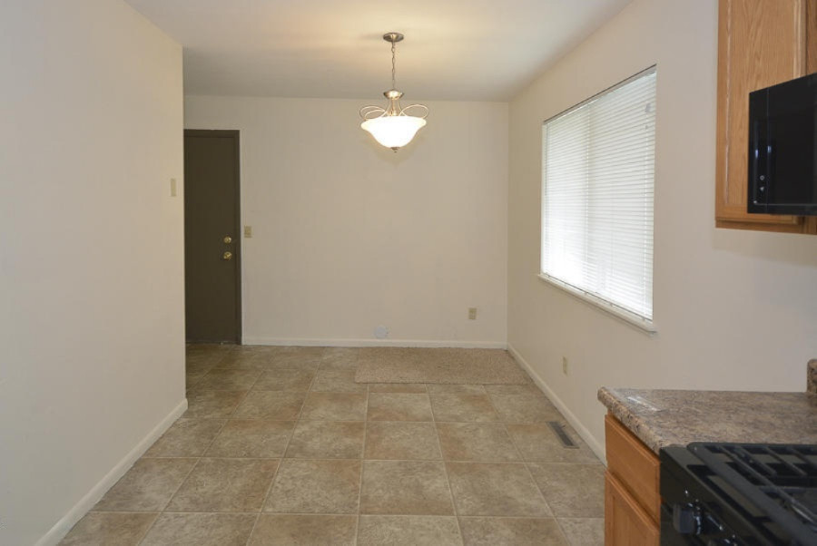 926 Clausen Avenue Three Rivers, MI 49093 - Photo 4 of 13 9926Clauson_08 (2)