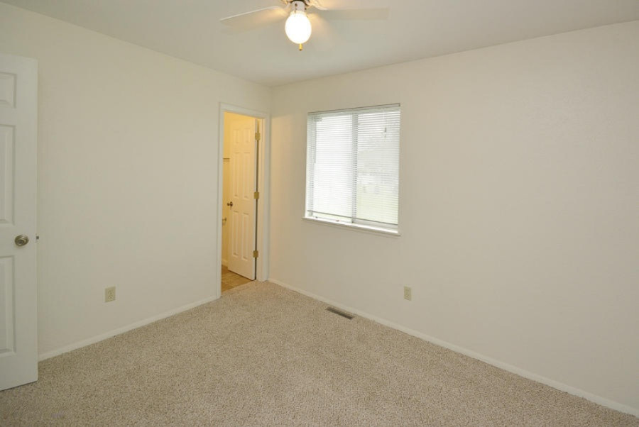 926 Clausen Avenue Three Rivers, MI 49093 - Photo 5 of 13 9926Clauson_10 (2)